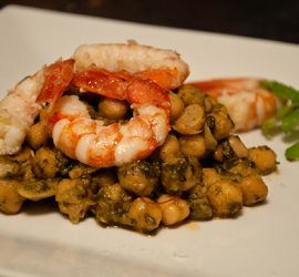 Receta de cocina garbanzos con langostinos